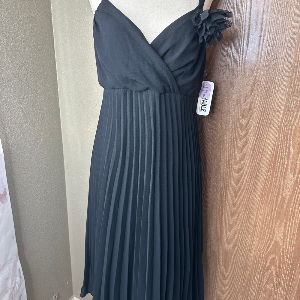 Chic Black Pleated Midi Dress